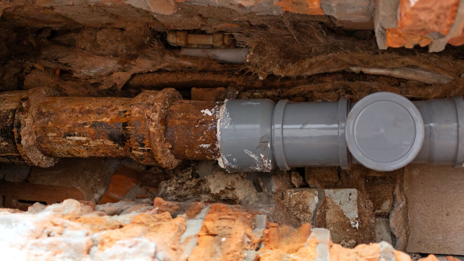 Collapsed sewer pipe is partially repaired in Texas by Accurate Leak & Line.